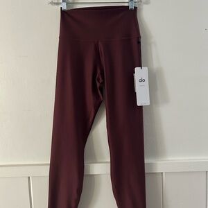 NWT- ALO YOGA High waist 7/8 legging- Cherry Cola, size S
